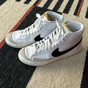 Nike women’s blazer mid ‘77, women’s size 7.5